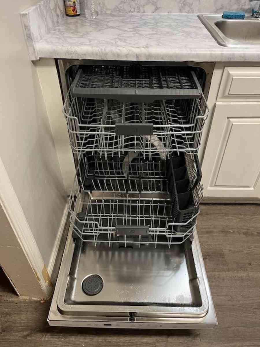 GE DishwasherUltra Quiet  1yr old