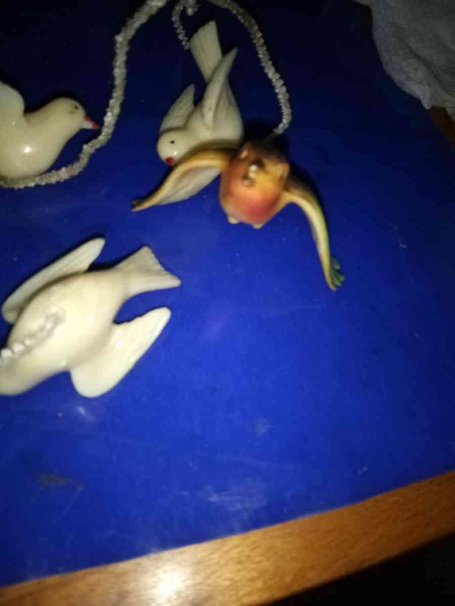3 white and 1 airbrushed Lucite Birds - Pawtucket, Rhode Island - FleaMarketBay