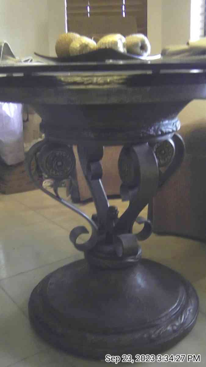 Dinning Table With 6Chairs - Glendale, Arizona - FleaMarketBay