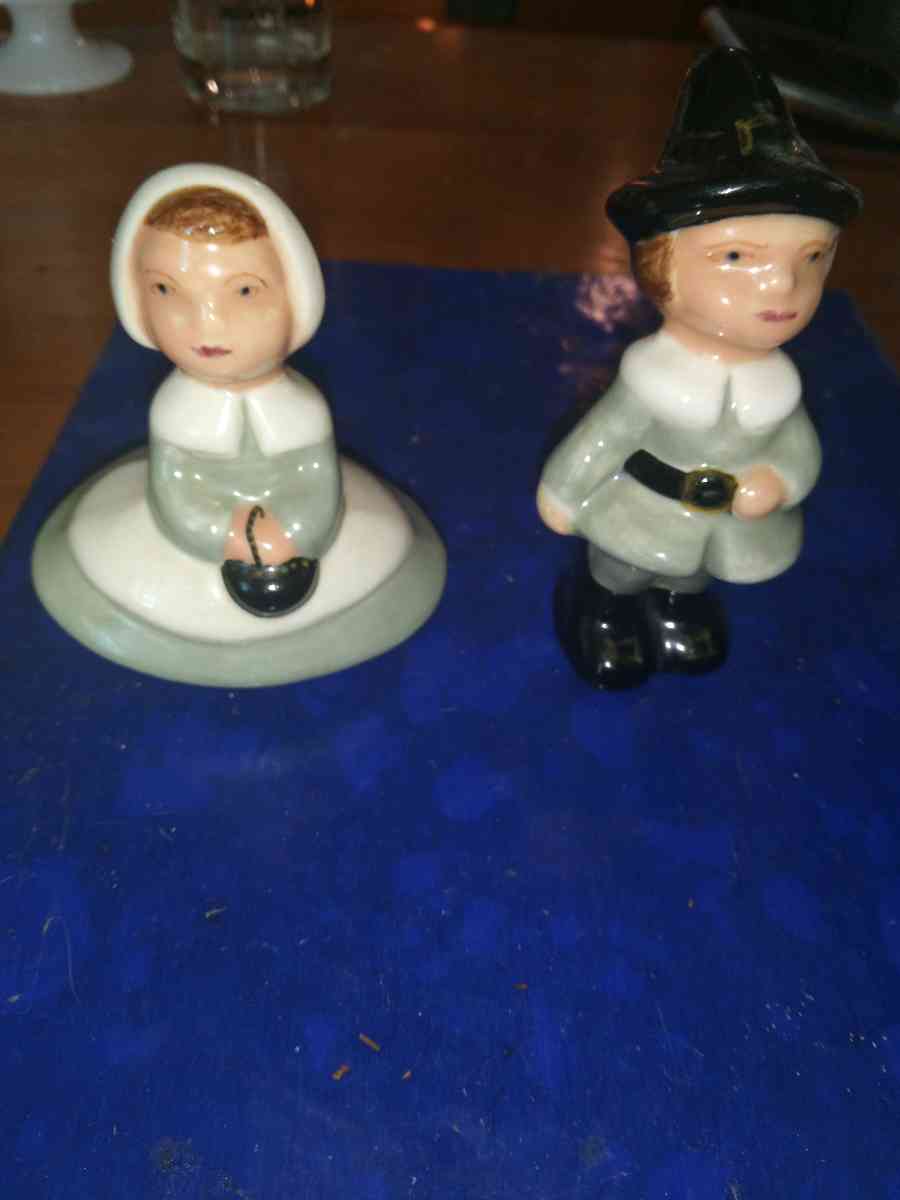 California Pottery Pilgrim Couple - Pawtucket, Rhode Island - FleaMarketBay