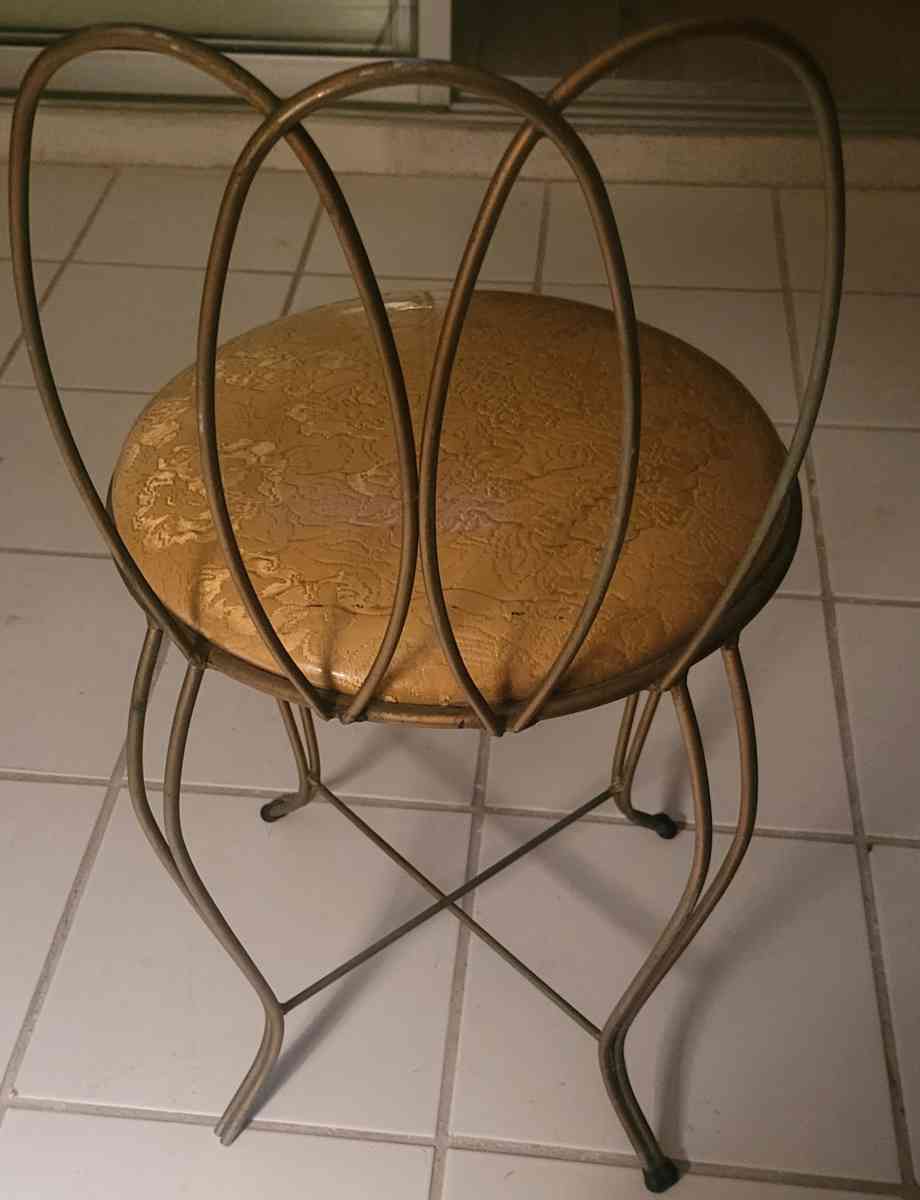 Vintage Vanity Chair - San Diego, California - FleaMarketBay