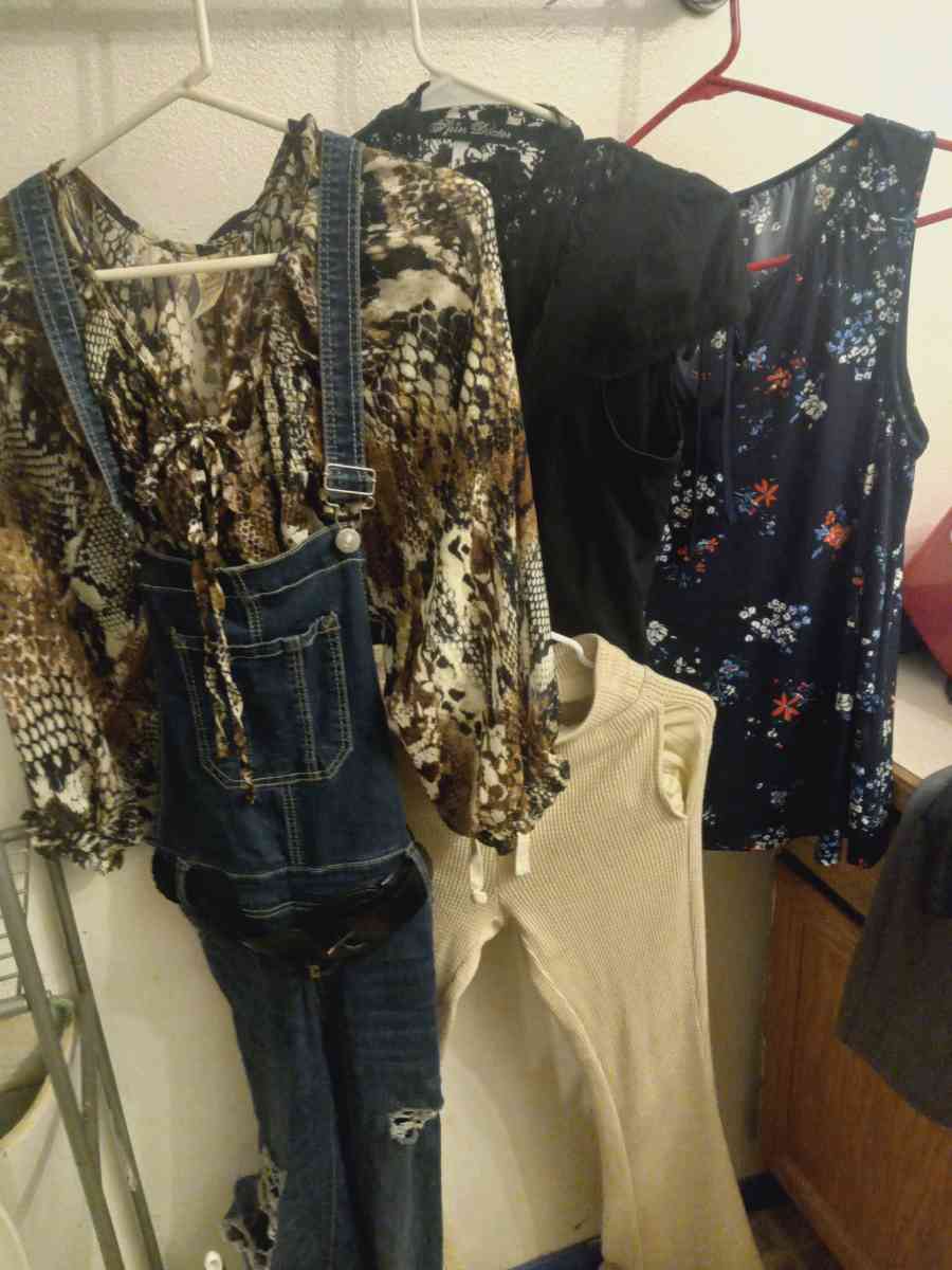 very trendy fashionable accents to any attire - Fairbanks, Alaska - FleaMarketBay