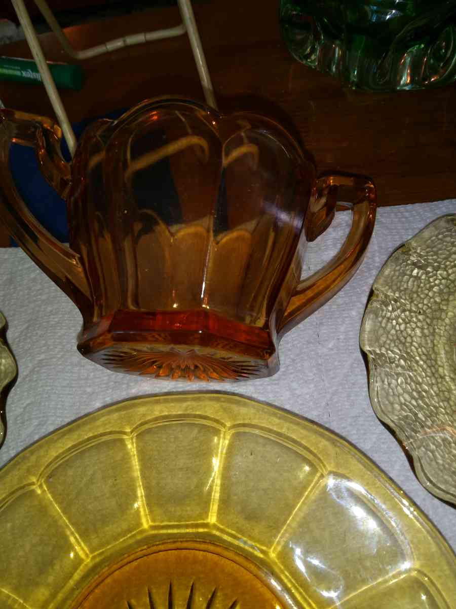 Amber Glass Lot - Pawtucket, Rhode Island - FleaMarketBay