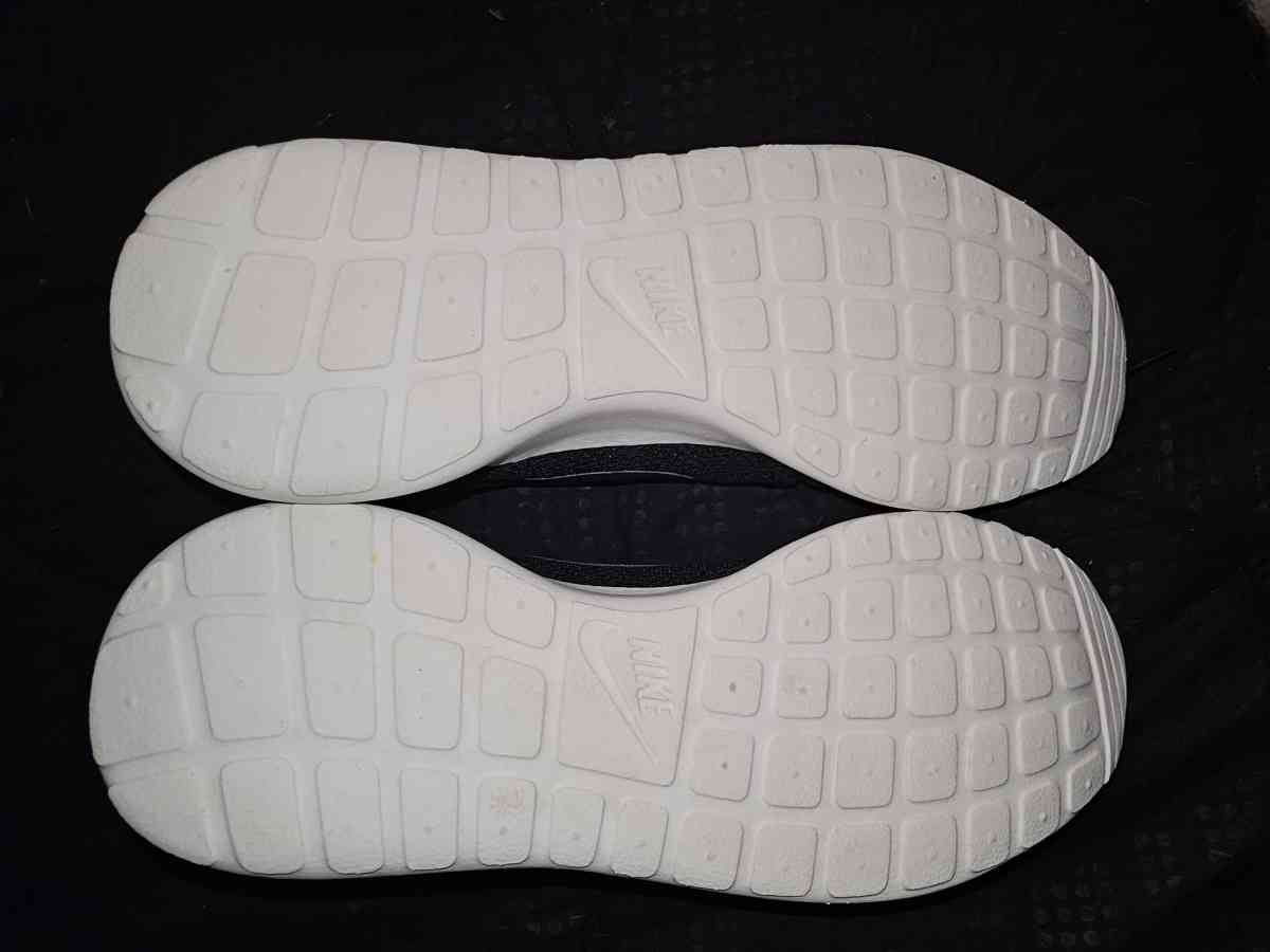 Nike Rosche Size 10 And A Half - Ventura, California - FleaMarketBay