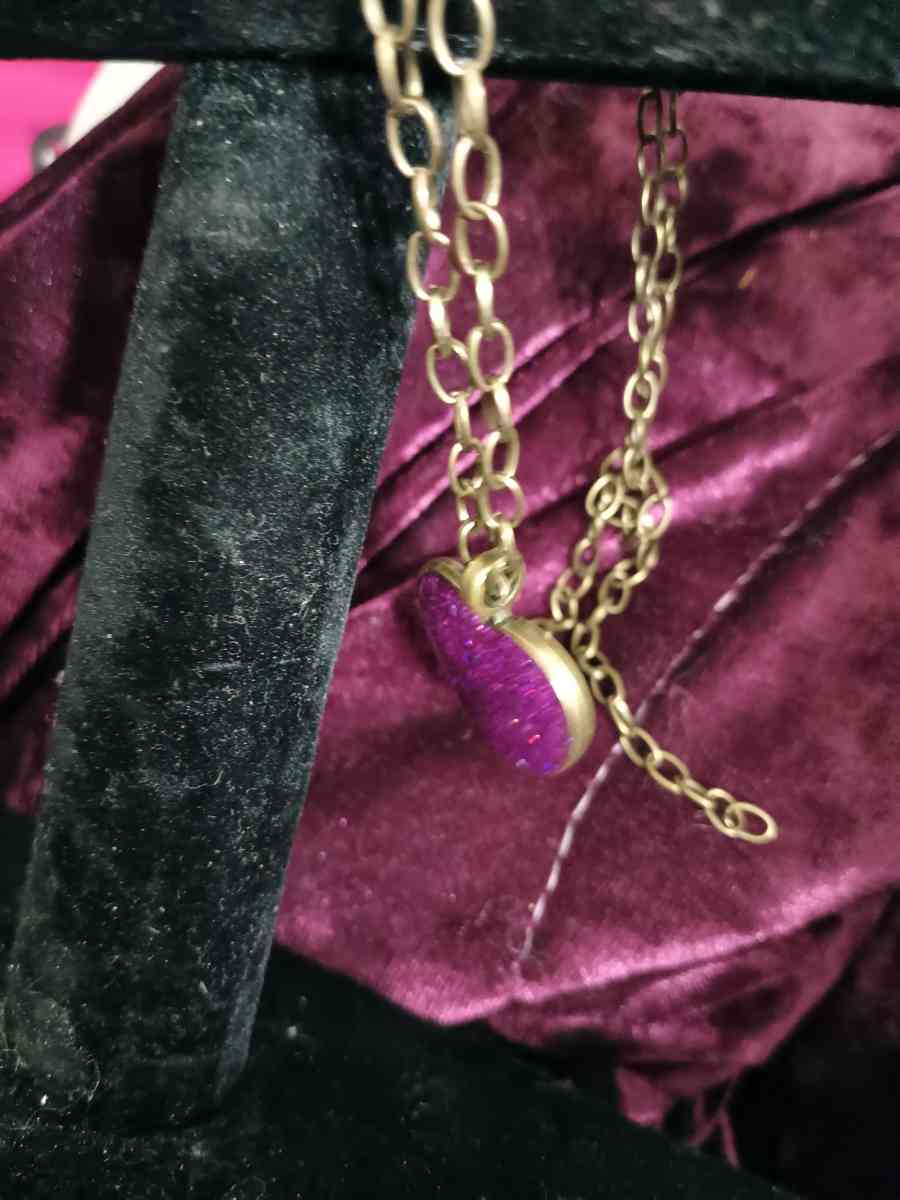 Resin filled hear shaped neckless - Tacoma, Washington - FleaMarketBay