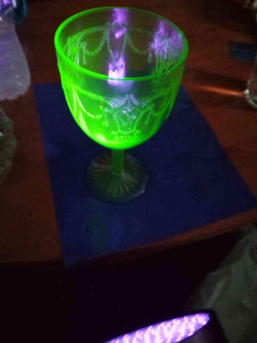 Uranium Glass CAMEO BALLERINA water or wine - Pawtucket, Rhode Island - FleaMarketBay