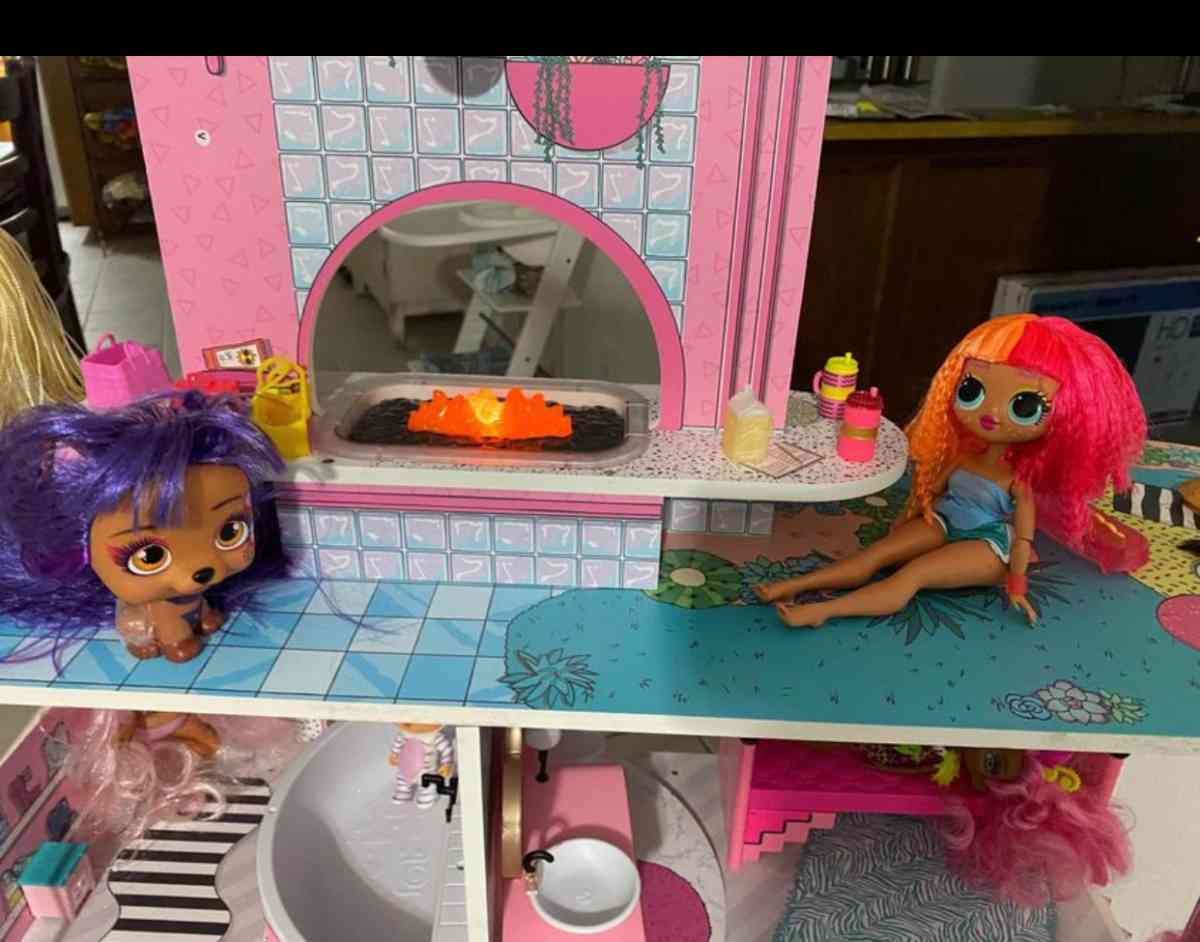 lol doll house - Simi Valley, California - FleaMarketBay