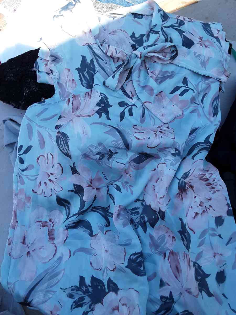 clothes - Riverbank, California - FleaMarketBay