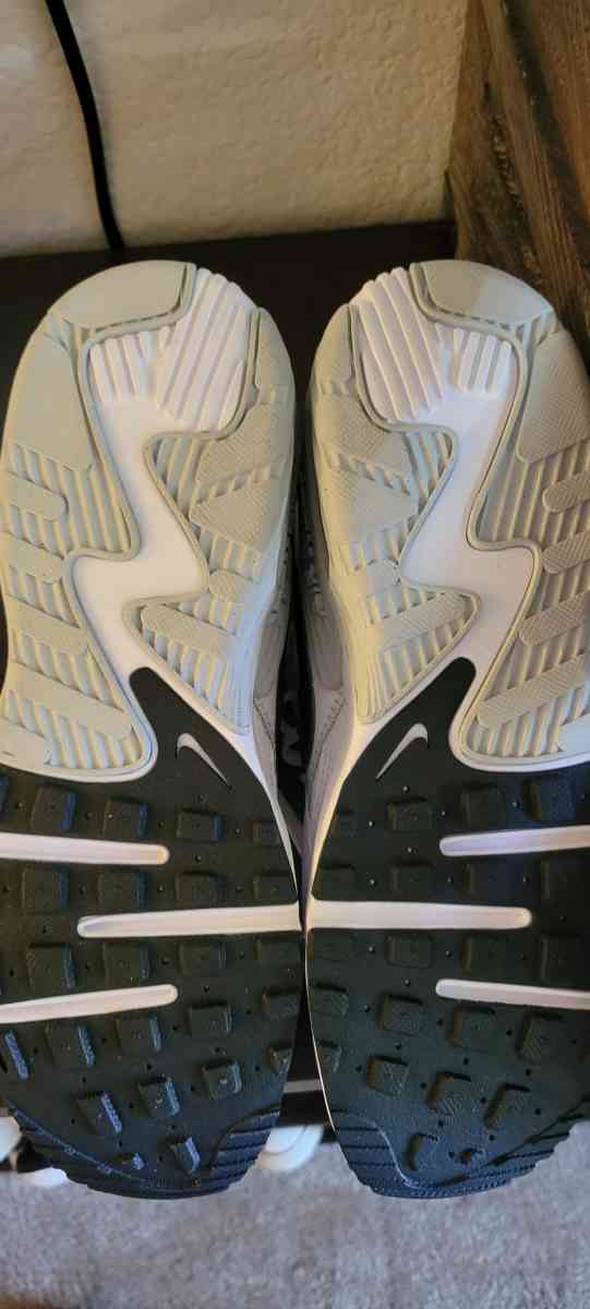 womens Nike Air Max size 8 - Morgan Hill, California - FleaMarketBay