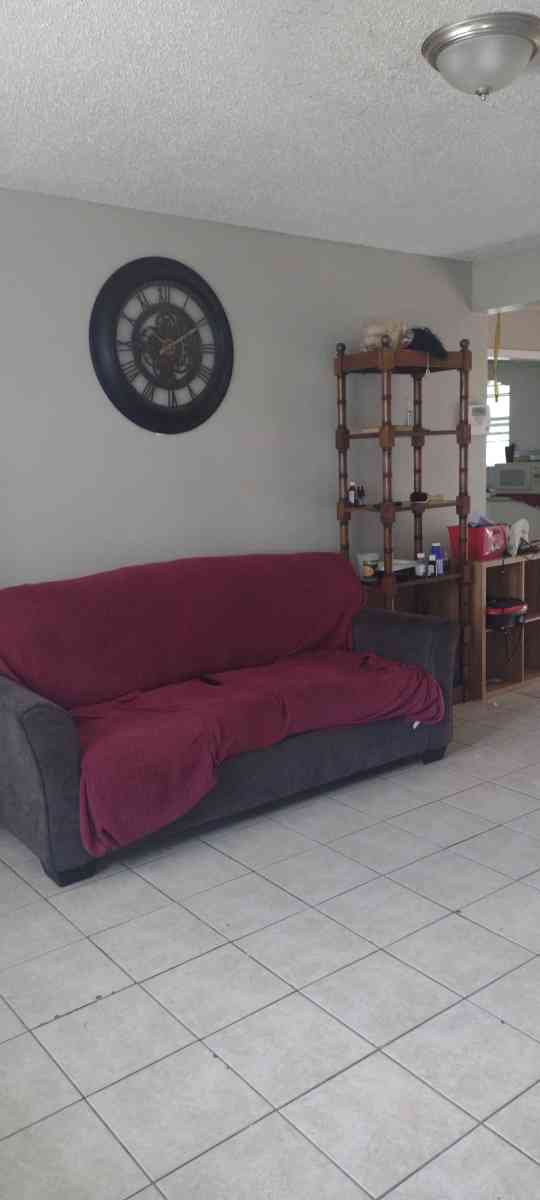 Couch - Oklahoma City, Oklahoma - FleaMarketBay