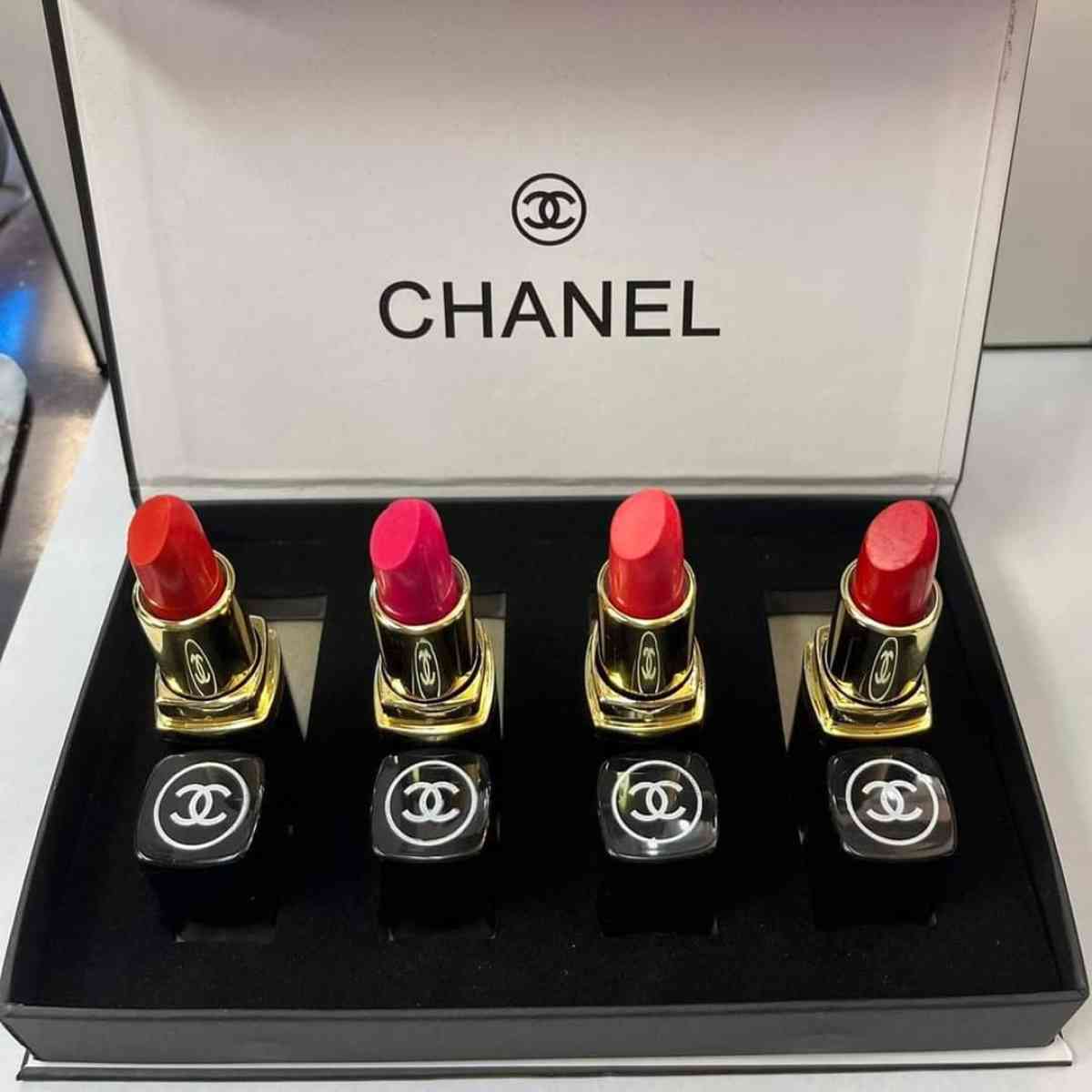 sale  channel lipstick  set - Colleyville, Texas - FleaMarketBay