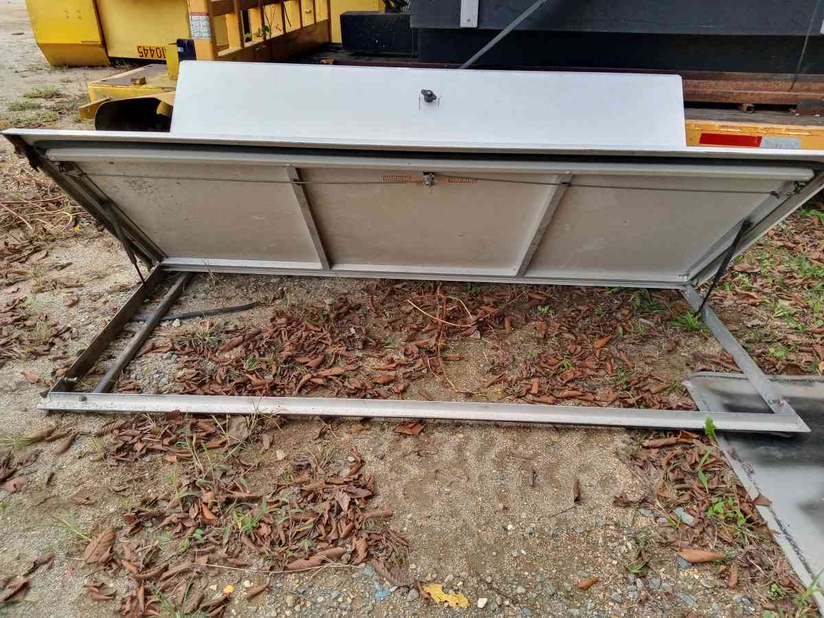 gemtop commercial  bed cover - Graham, North Carolina - FleaMarketBay