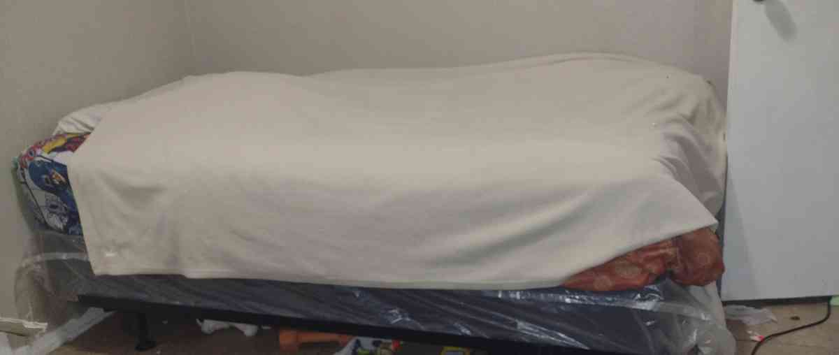 Twin Mattress Set w Frame - Oklahoma City, Oklahoma