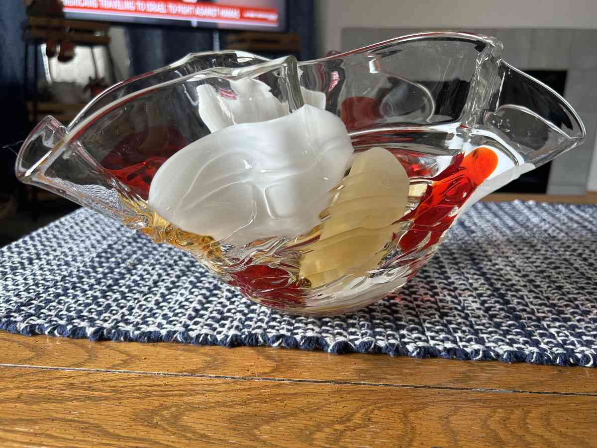 a decrative glass bowl - Los Lunas, New Mexico