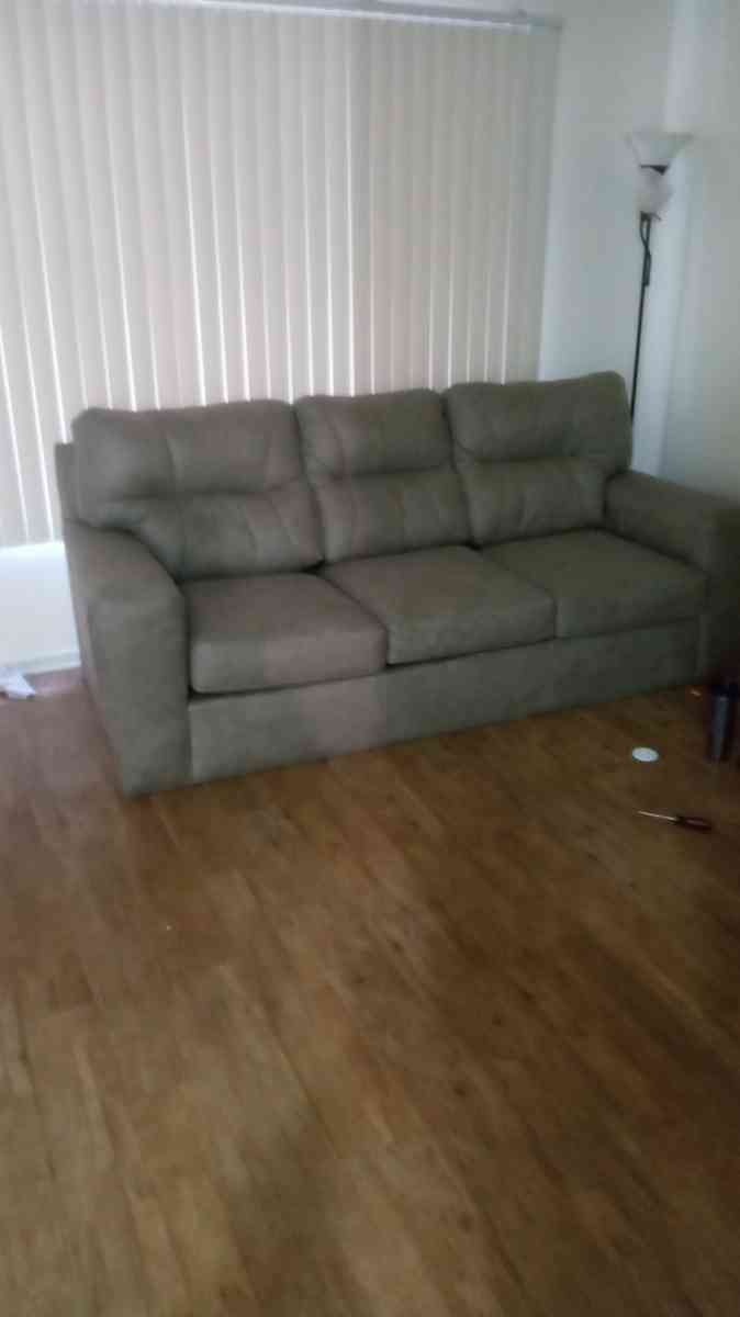 very beautiful couch good quality only 3 months old - Los Angeles, California