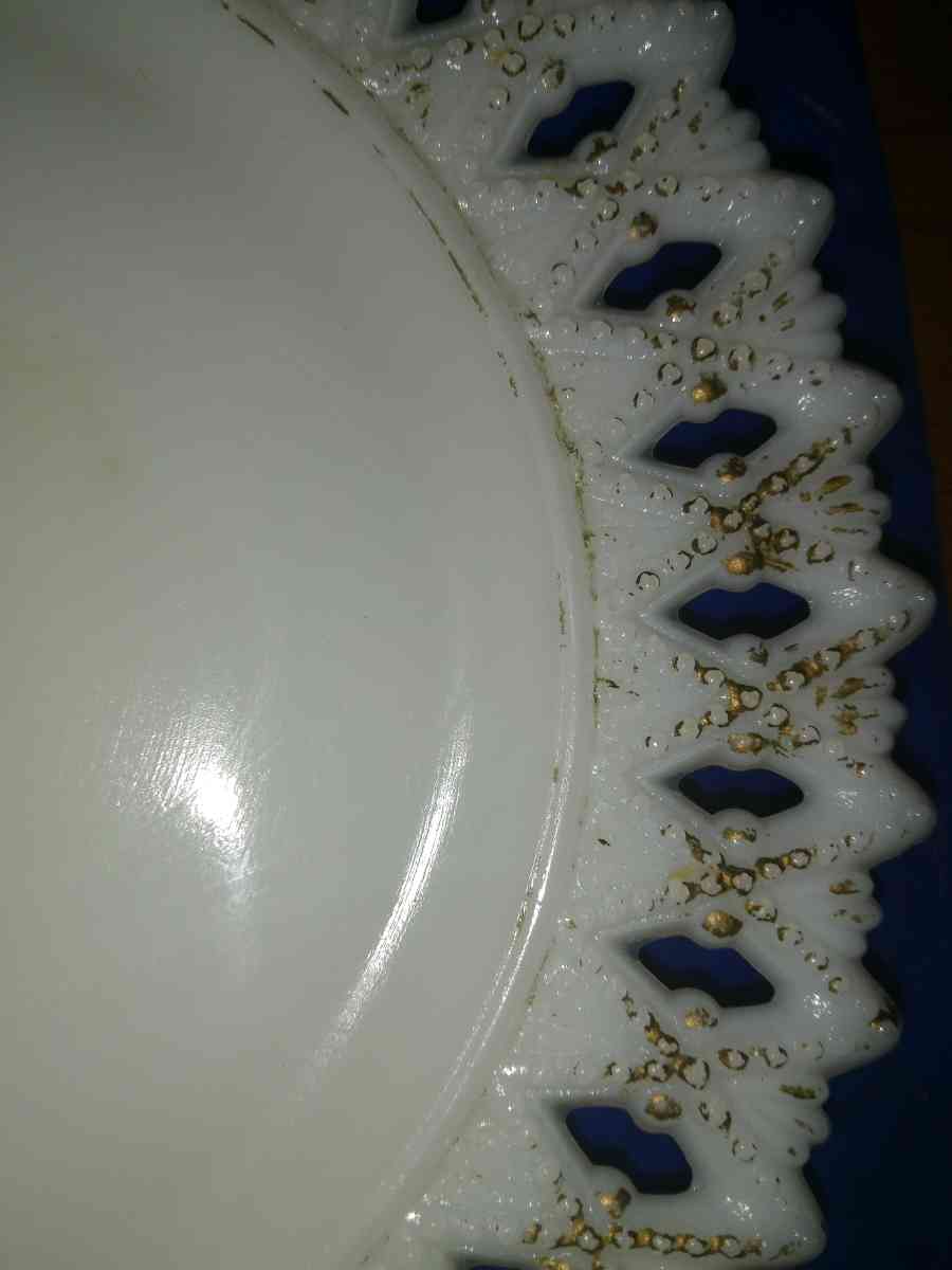 Kemple Sheaf of wheat milk glass plate - Pawtucket, Rhode Island - FleaMarketBay