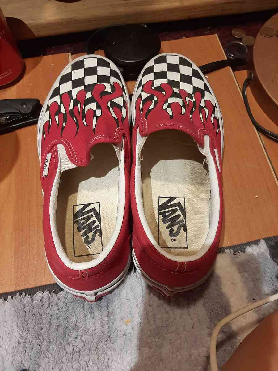 vans size 7womens or  5and a half mens - Waycross, Georgia - FleaMarketBay