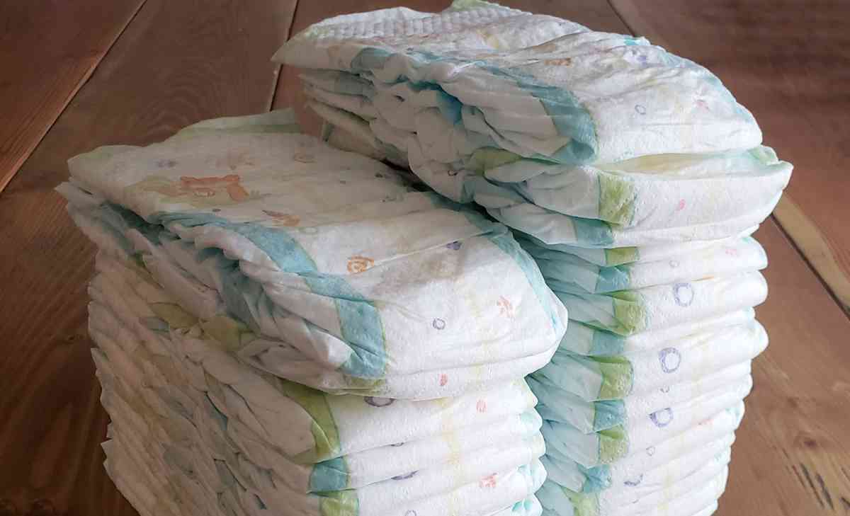 diapers size 4 - Kansas City, Kansas