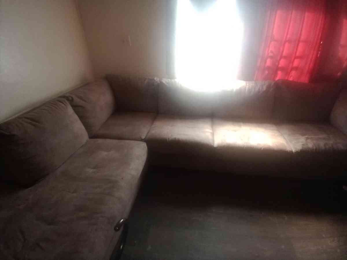 used sectional couch fair condition - Otterbein, Indiana - FleaMarketBay