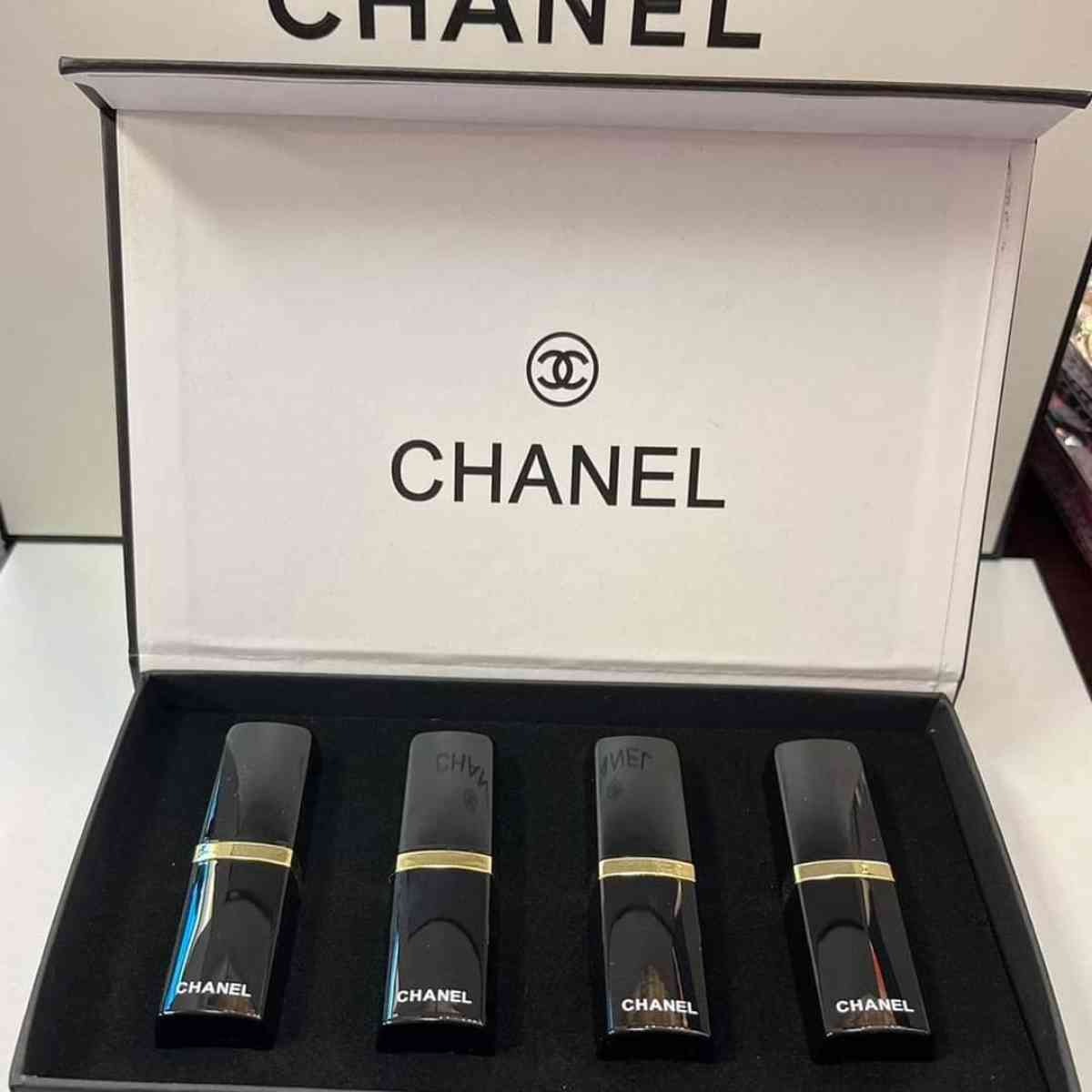 sale  channel lipstick  set - Colleyville, Texas - FleaMarketBay