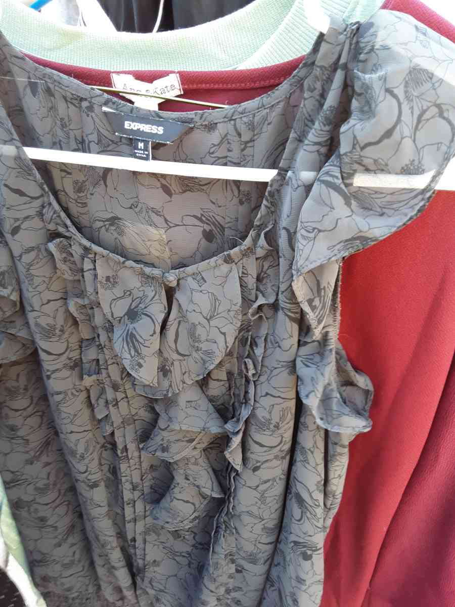 clothes - Riverbank, California - FleaMarketBay