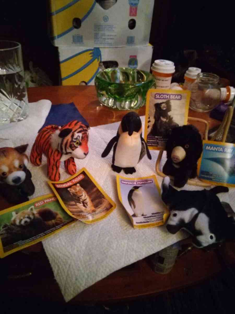 5 National Geographic Kids plush toys