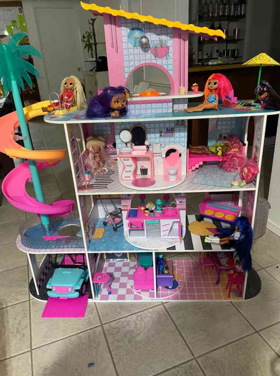 lol doll house - Simi Valley, California - FleaMarketBay