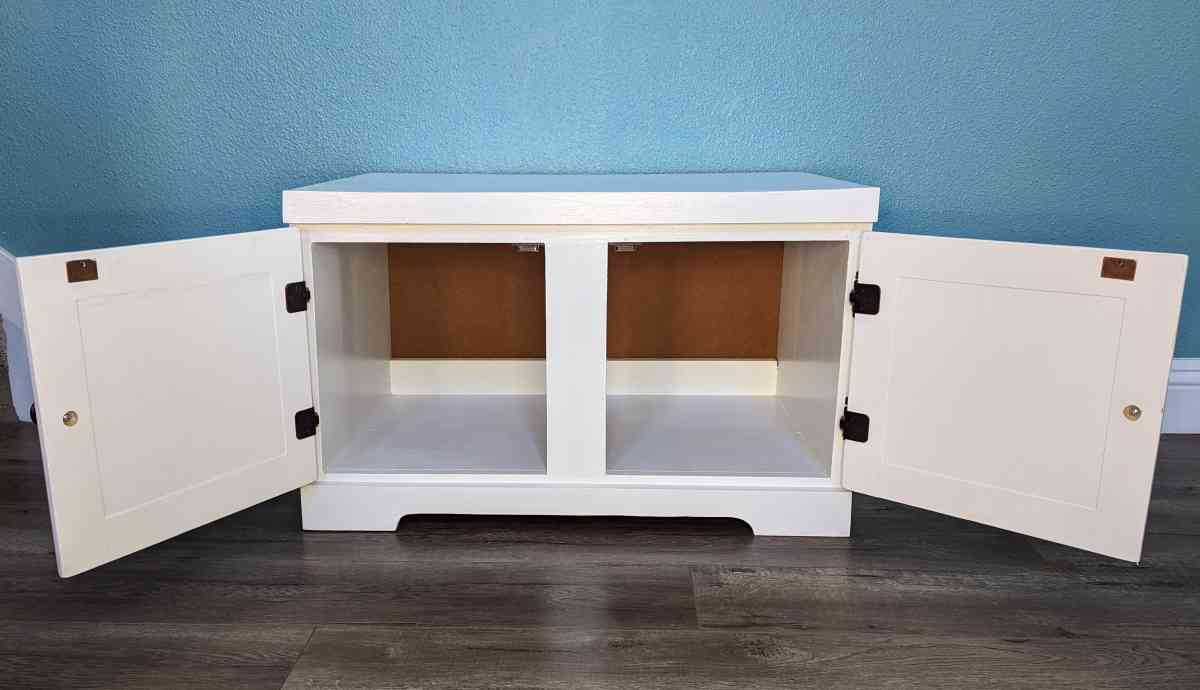 Small White Cabinet - Porterville, California - FleaMarketBay
