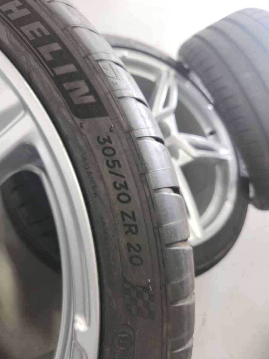 2021 Chevy Corvette Stingray Wheels and Tires - Modesto, California