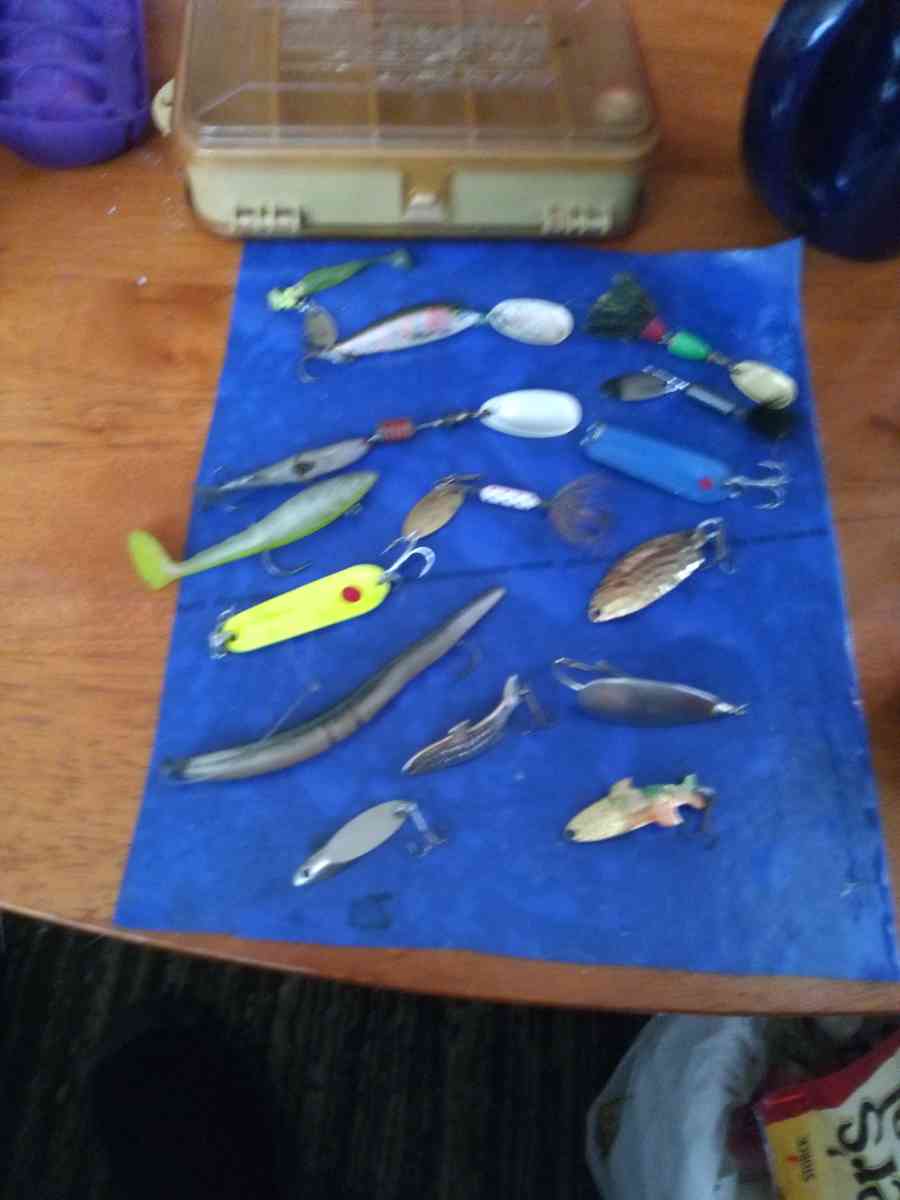 15 Fishing Lures and mini magnum pokcet lure holder - Pawtucket, Rhode Island