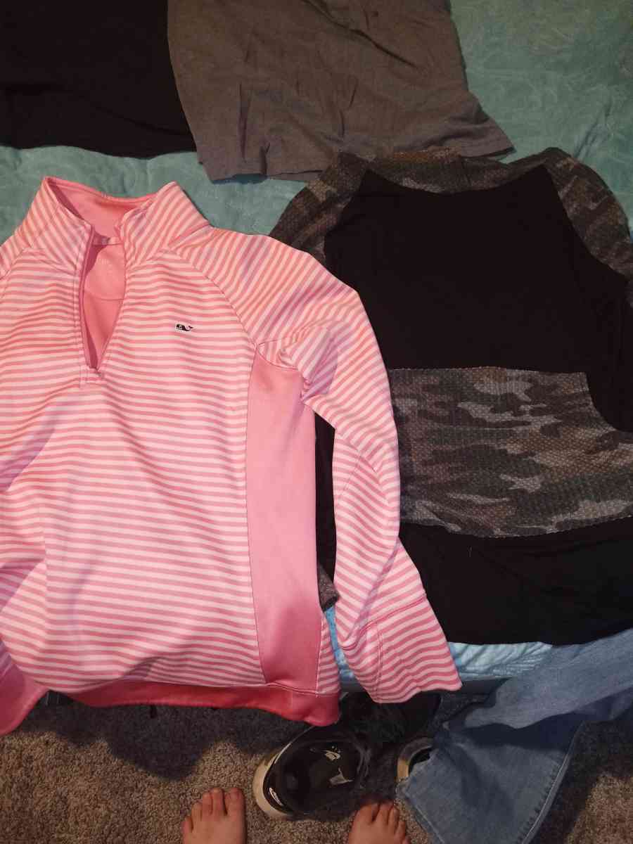 6 shirts 2 hoodies and one pair of pants - Ecru, Mississippi - FleaMarketBay