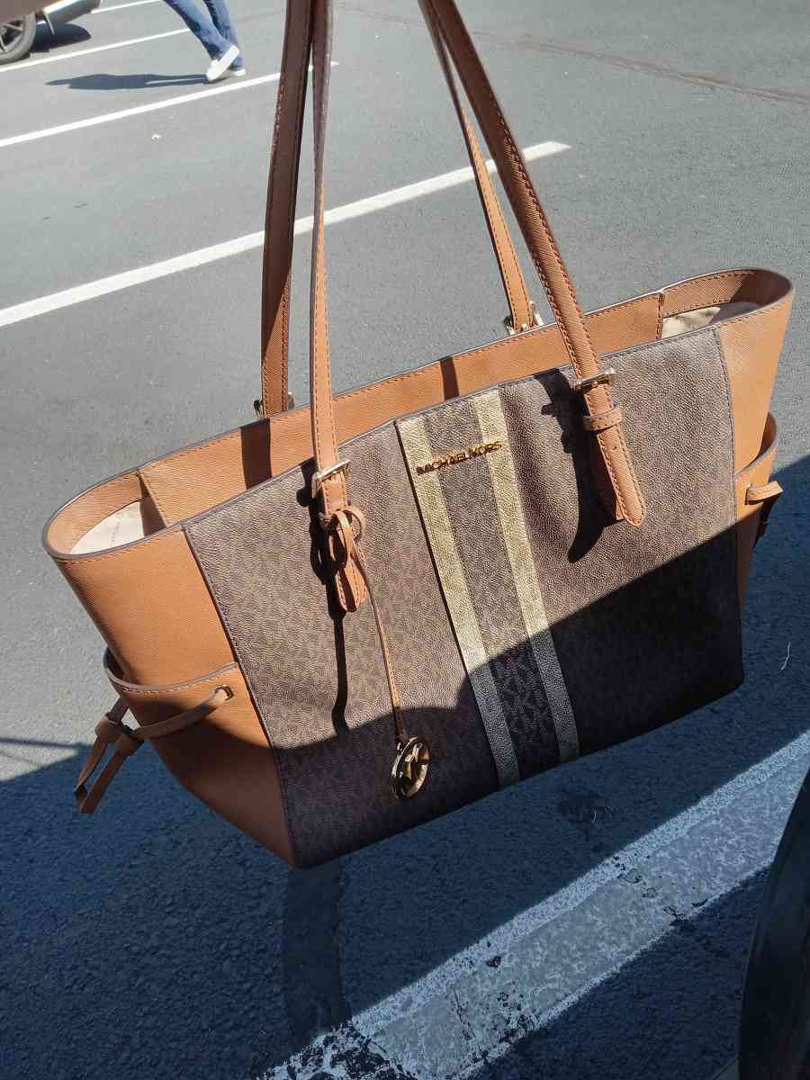 Michael Kors Large Travel Tote - Oklahoma City, Oklahoma - FleaMarketBay