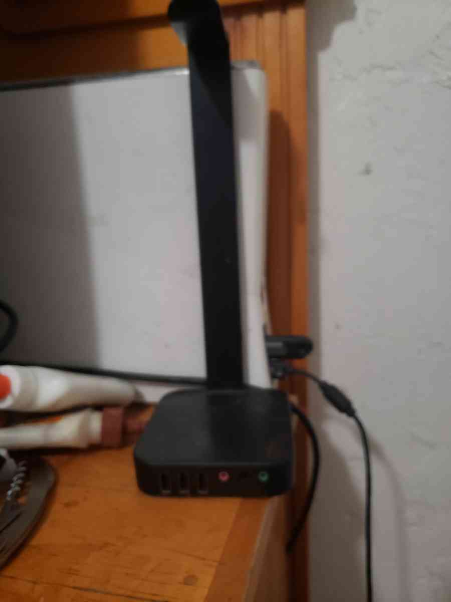 headphones stand - Fresno, California