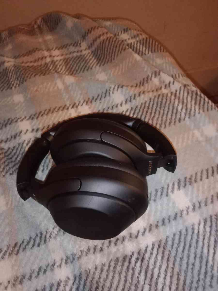 Sony WH 1000xm4 Bluetooth headphones - Detroit, Michigan - FleaMarketBay