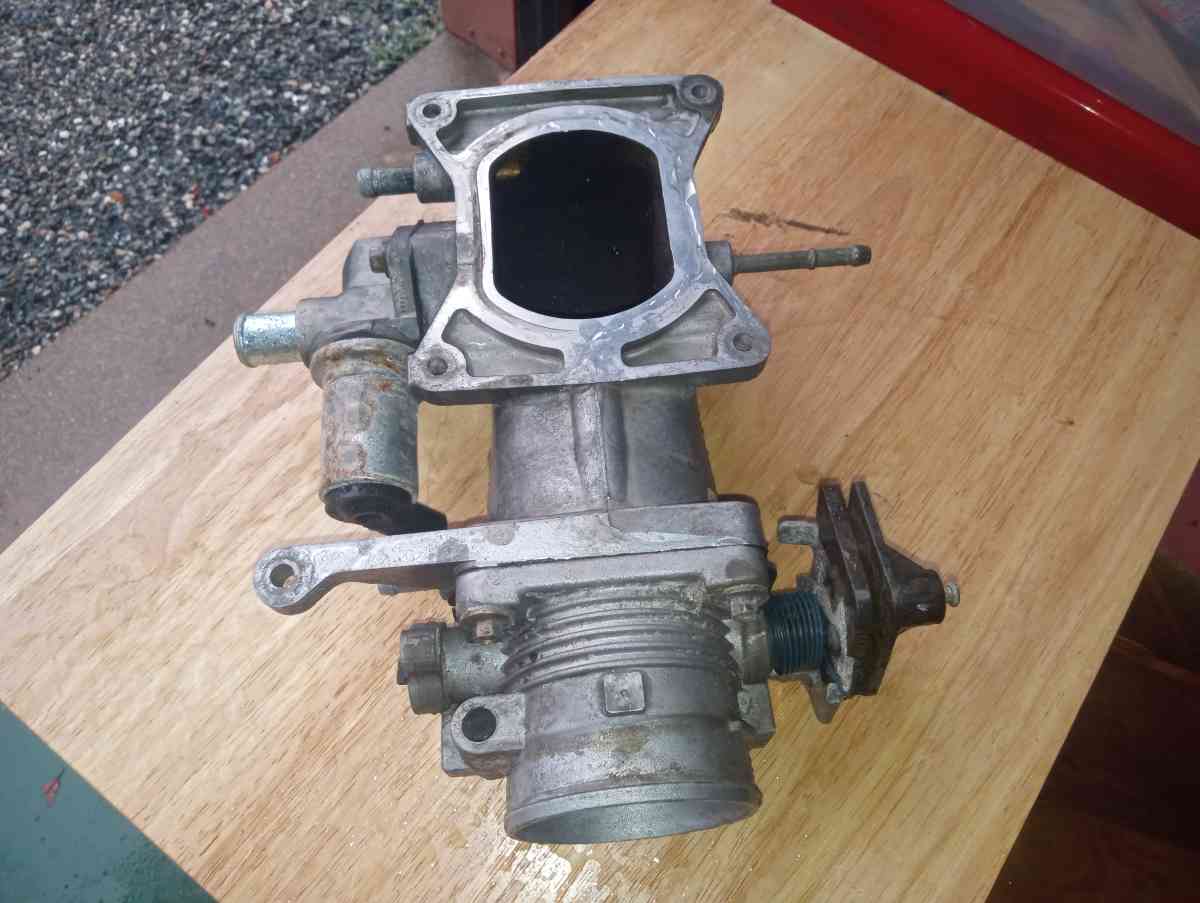 Throttle body for 2000 mustang - Redding, California - FleaMarketBay