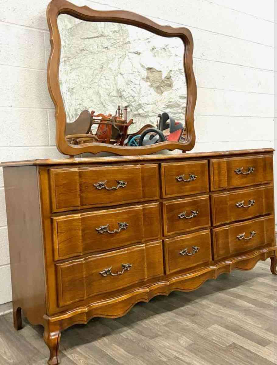 vintage french 9 drawer dresser with attachable mirror - Otterbein, Indiana