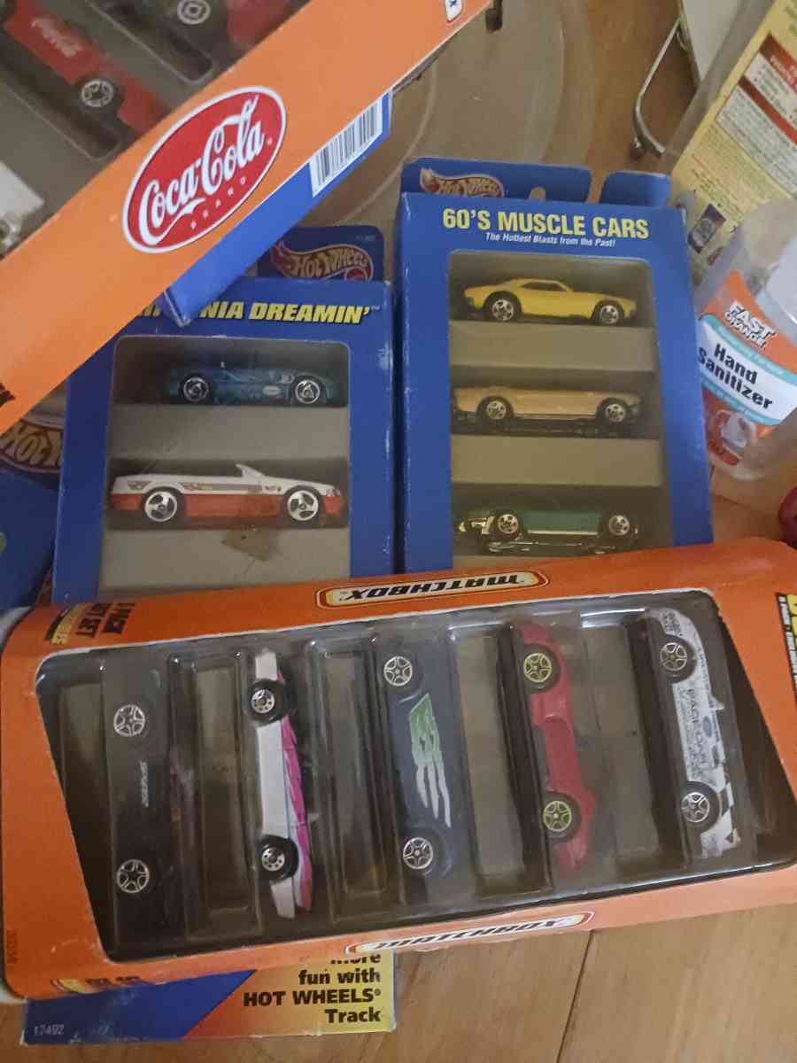 hot wheel collection - Mc Crory, Arkansas - FleaMarketBay