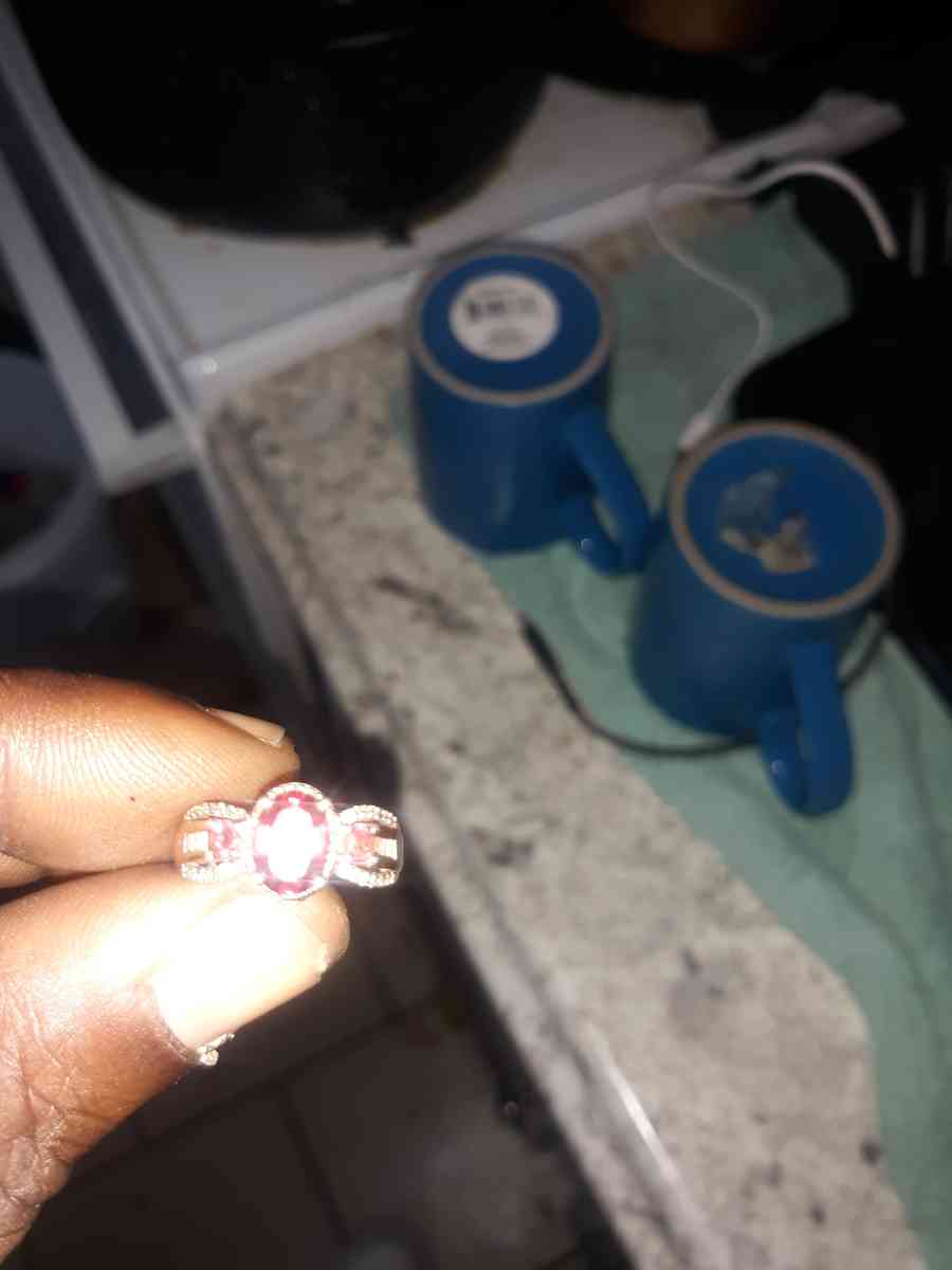 womans ring - Louisville, Kentucky