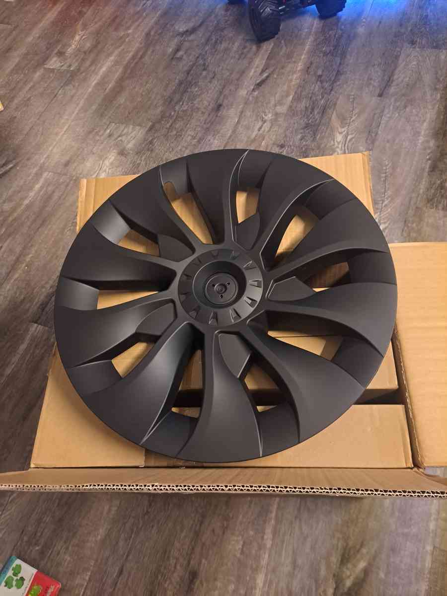 4 tapas  de 18 pulgadas para ruedas de tesla 2017 al 2023 - Houston, Texas - FleaMarketBay