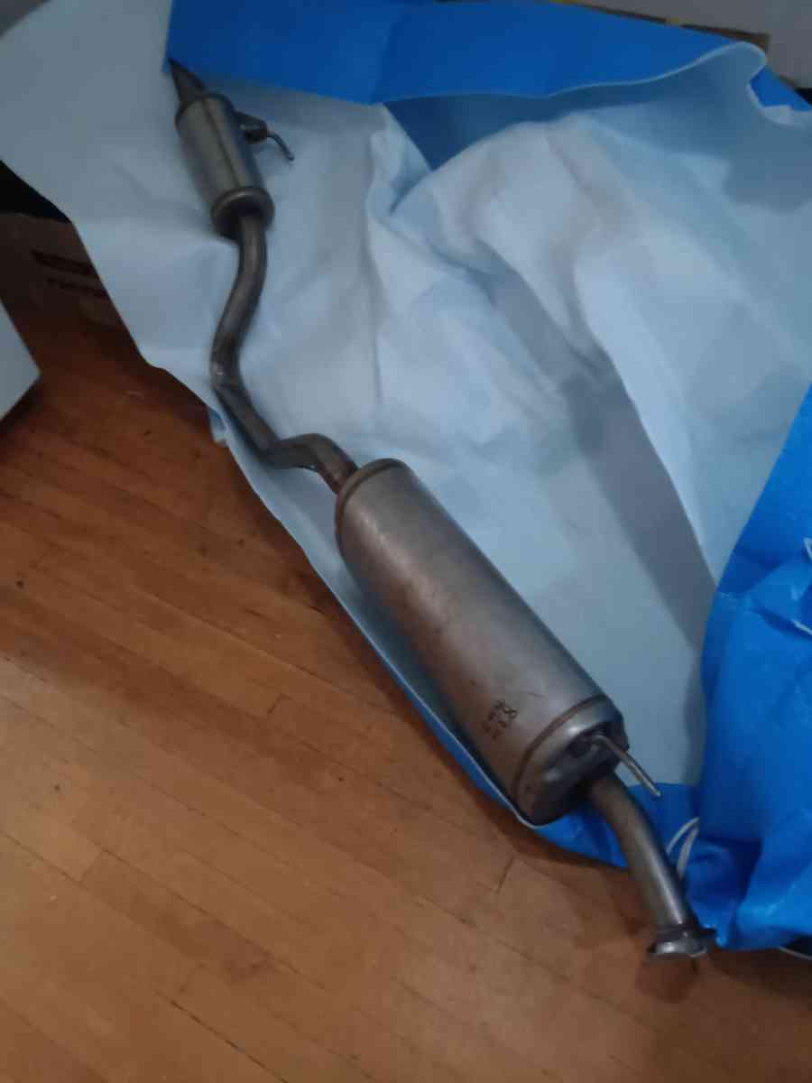 2022 Toyota Highlander complete moffle in excellent conditio - Ashaway, Rhode Island - FleaMarketBay