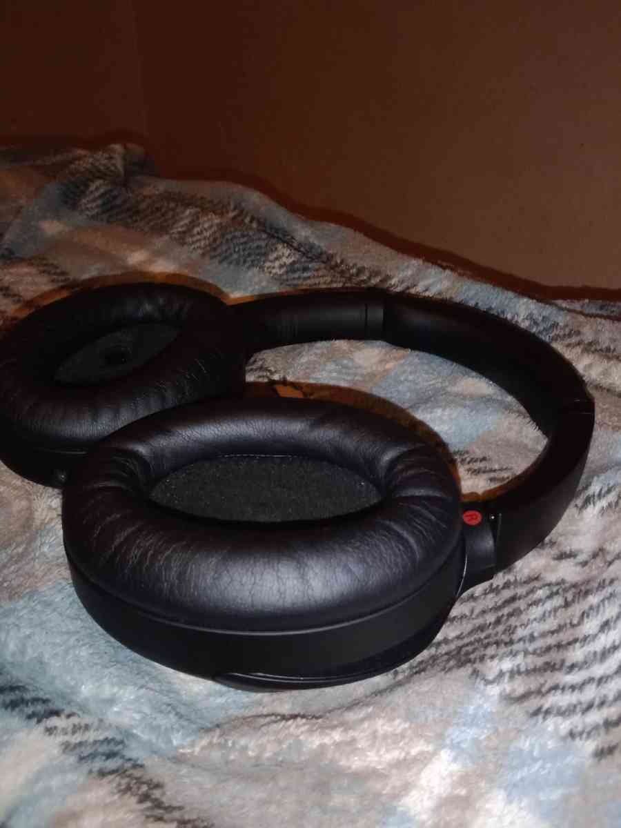 Sony WH 1000xm4 Bluetooth headphones - Detroit, Michigan