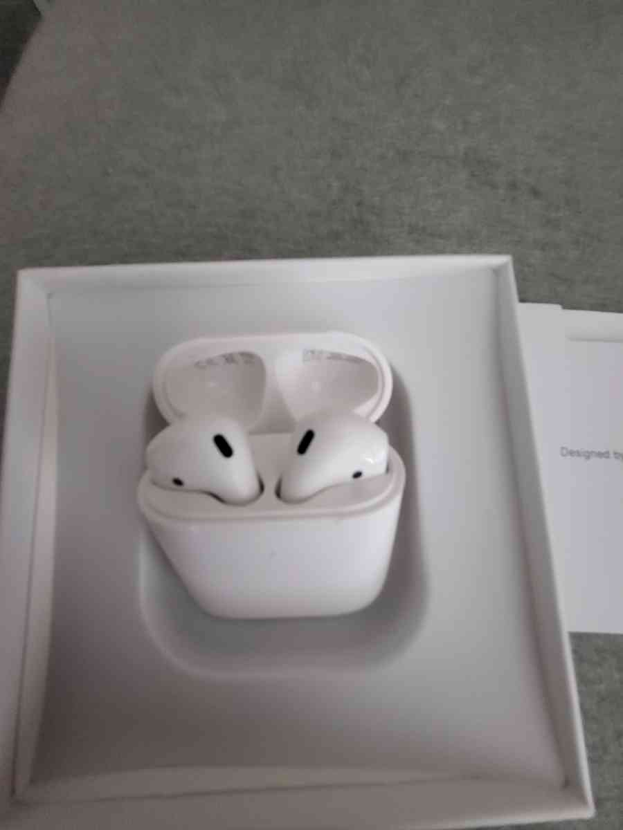 Apple airpods Gen 2 - Tucson, Arizona - FleaMarketBay