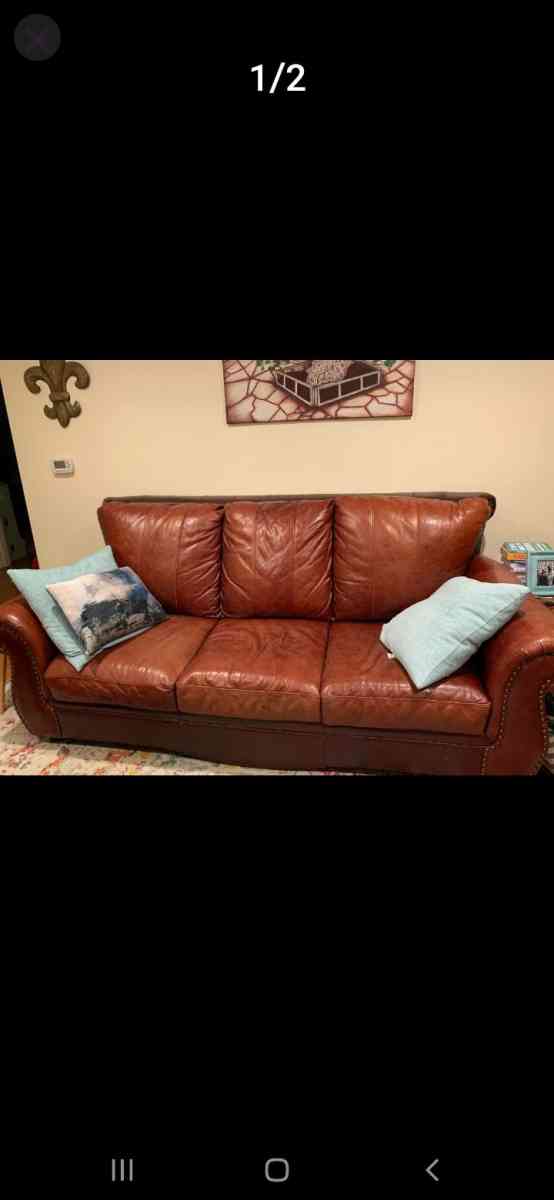 leather couch - Federal Way, Washington - FleaMarketBay