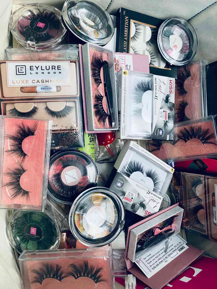 make up - Hemet, California - FleaMarketBay