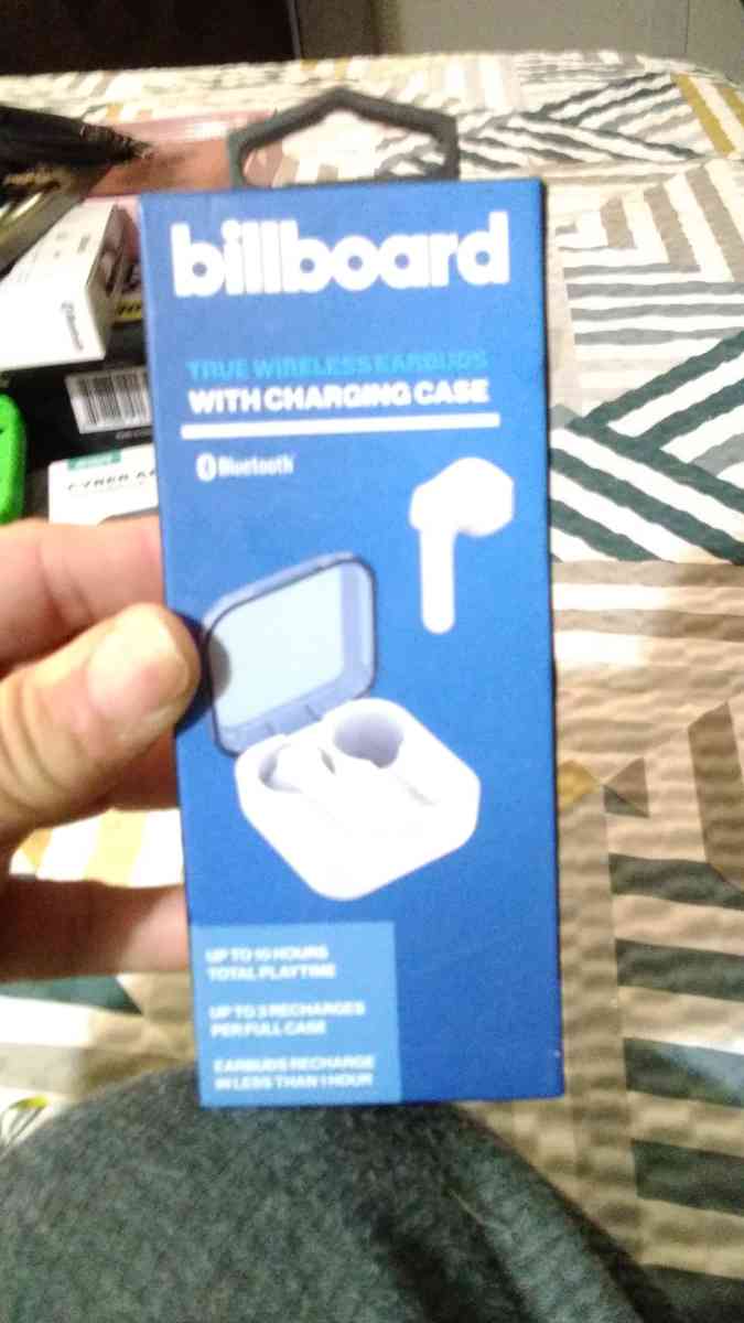 4 sets of head phones - Branson, Missouri