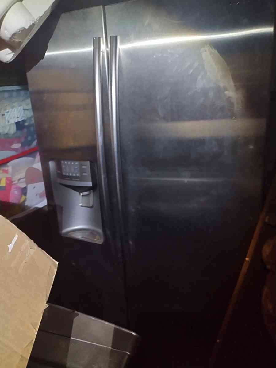 Samsung stainless steel refrigerator - Spring, Texas - FleaMarketBay