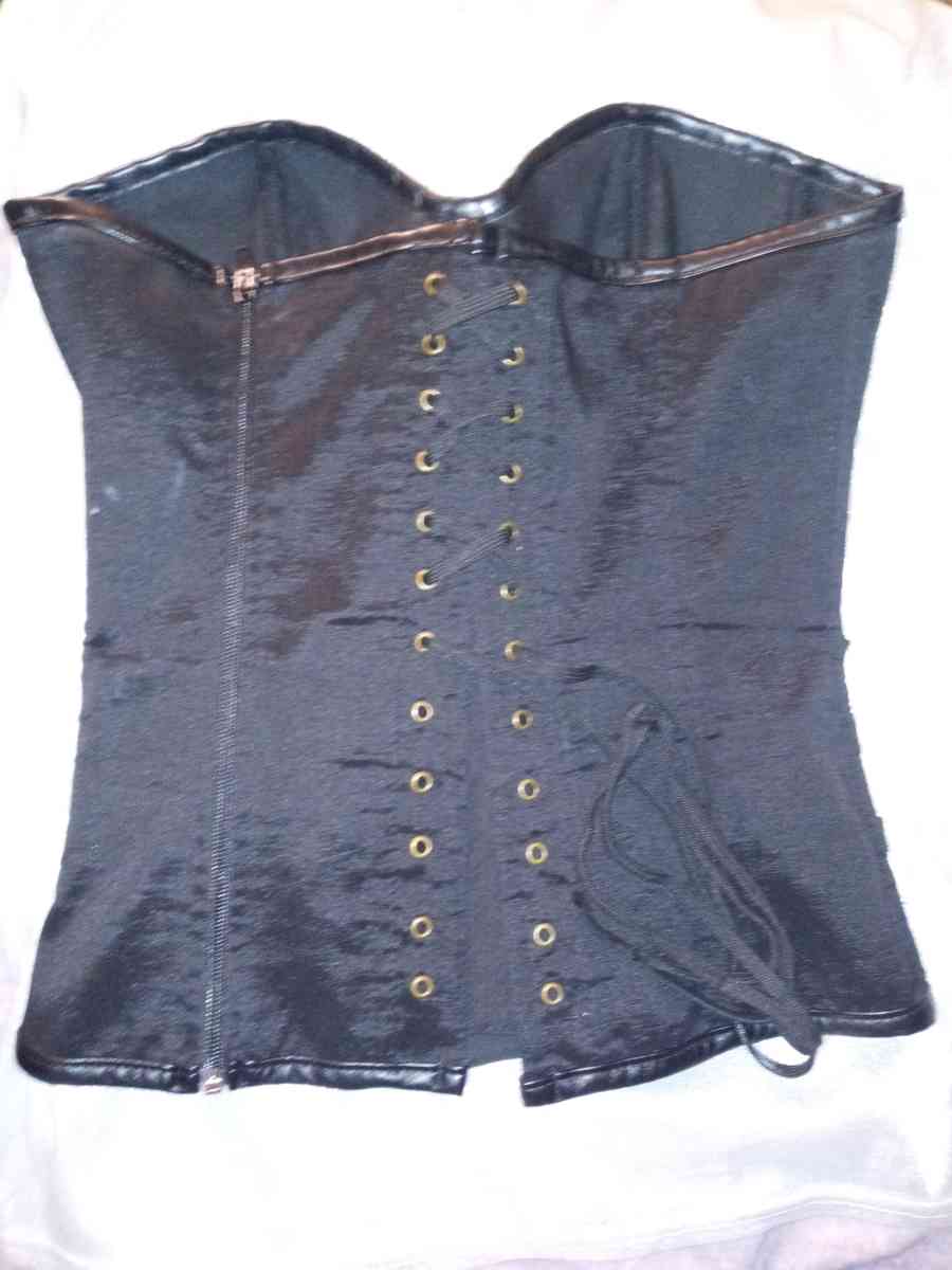 wedding dress green moto jckt black leather corset top - Indian Trail, North Carolina - FleaMarketBay
