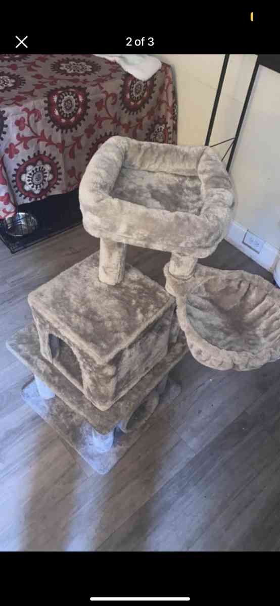 cat play area - Columbia, Pennsylvania - FleaMarketBay