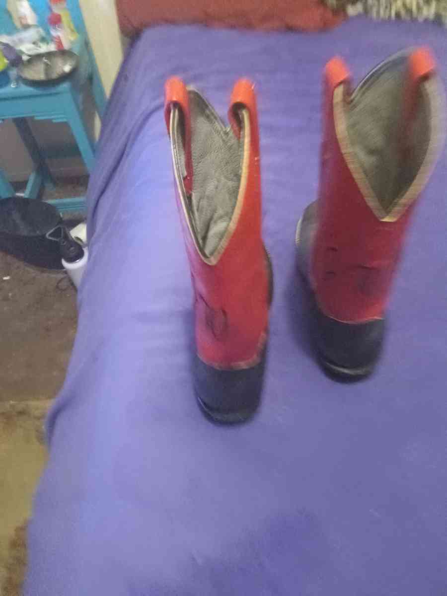 Custom made black and red mens size 11 bull hide - Roswell, New Mexico - FleaMarketBay