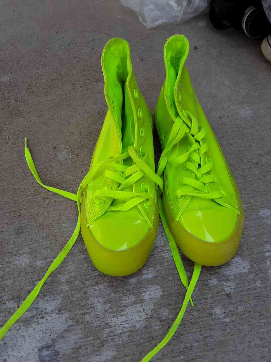 clothes - Riverbank, California - FleaMarketBay